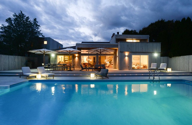 Idyllic views in Water Mill with pool and tennis