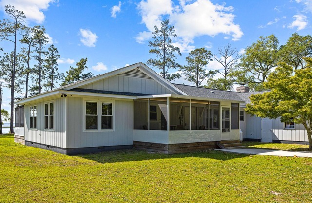 Idyllic waterside home with a hot tub, open-concept layout, W/D, & central AC