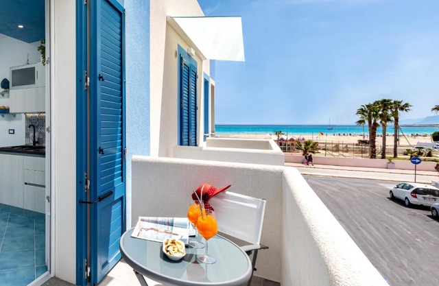IL FARO E LA LUNA Beach Apartments