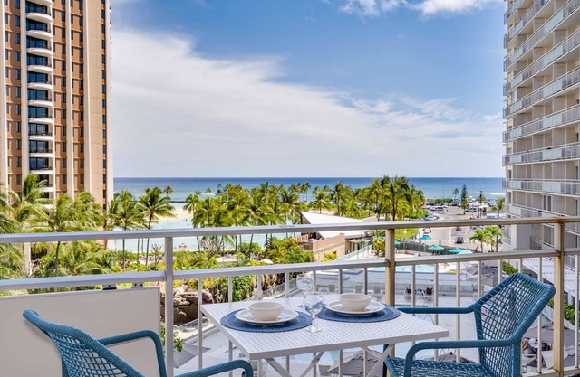 Ilikai 516 Ocean/Lagoon Views- New K Bed, Q Sofabed - Newly Renovated