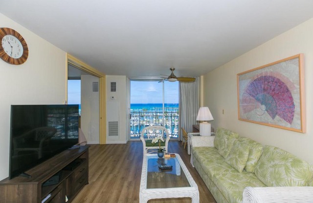 Ilikai Marina 1094 Yacht Harbor View 1BR