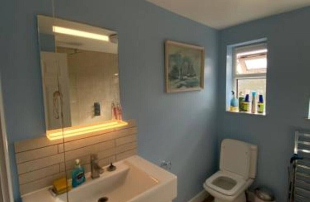 Immaculate 2-Bed Apartment in Isleworth by river