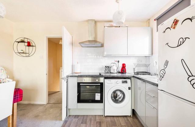 Immaculate 2 - Bedroom House in Milton Keynes