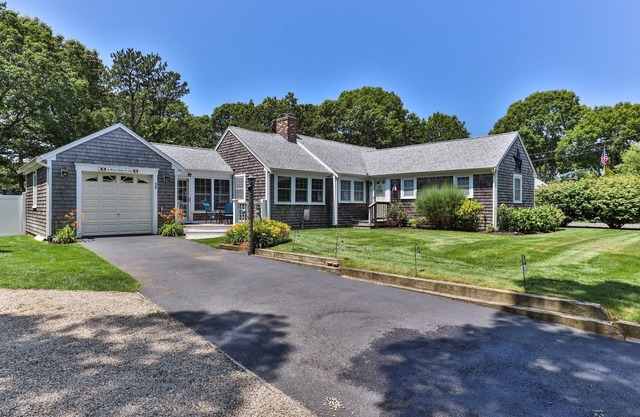 Immaculate 4 Bedroom/2 Bath (less than .5 miles to the beach) w/Central AC