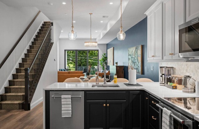 Immaculate Double King Suite| Rooftop Deck w/View