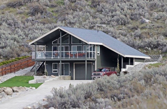 Immaculate Sun Cove/Lake Entiat Home with Unparalleled Lake & Mountain Views!