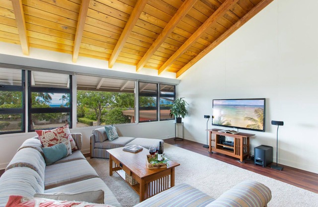 Immersed in nature Home w/A/C, bbq area, Hale Poola