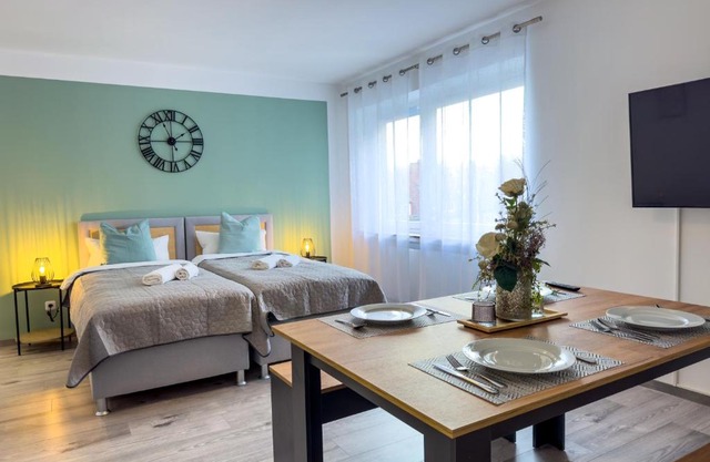 ImmoStay #6 - Ferienhaus mit 2 Ferienwohnungen für 8 Personen - WiFi, TV