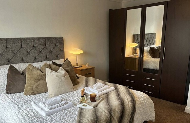 Impeccable 2-Bed House next to Old Trafford
