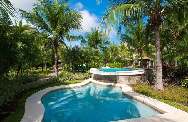 Impressively Designed 3rd-floor Space Overlooking Pool in Coco