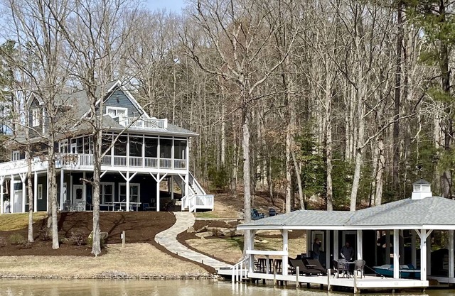 IN A COVE W/MAIN LAKE VIEW, TOWELS/LINENS, NEW DECOR, LOTS OF EXTRAS-A MUST SEE!