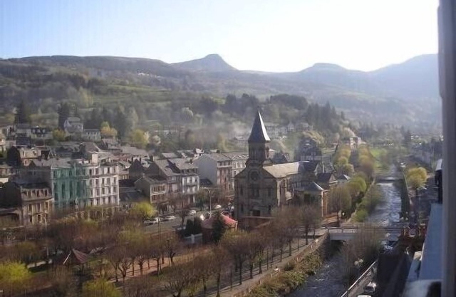 In la BOURBOULE, beautiful apartment facing the thermal baths! Ideal for curists!