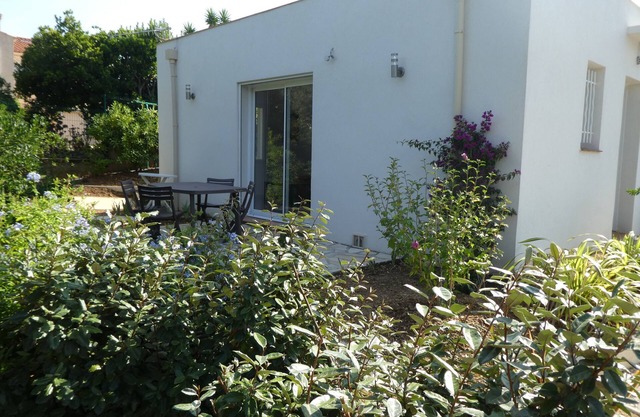 In St Aygulf, recent air-conditioned villa, detached, 2 rooms and enclosed parking space