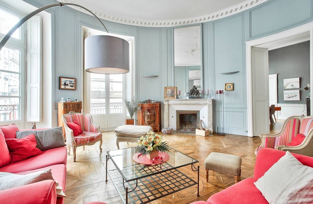 In the center of the city, apartment of exellence !