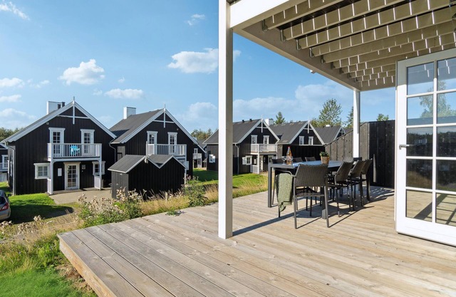 In the popular Søhøjland Feriecenter this comfortable vacation home welcomes you.