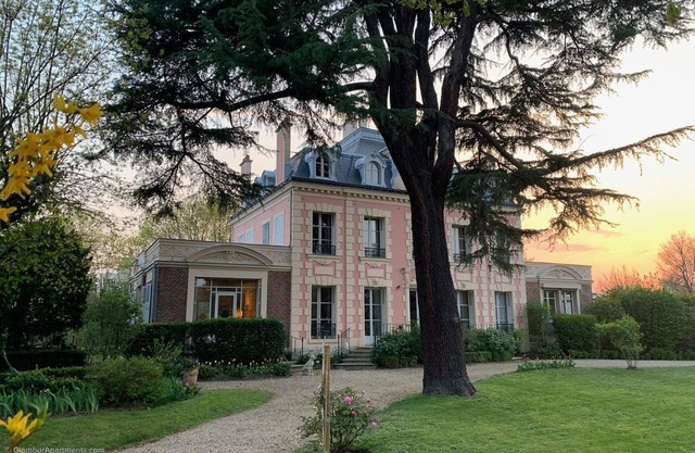 IN THE Village OF Yvelines- A Furnished Mansion ON Croissy Sur- seine