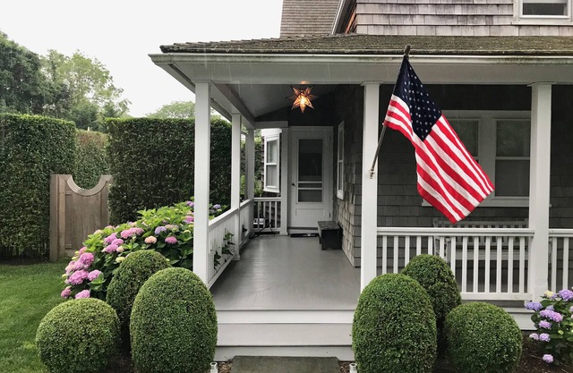In the Village proper! Chic & Quintessential 3 bedroom Cottage