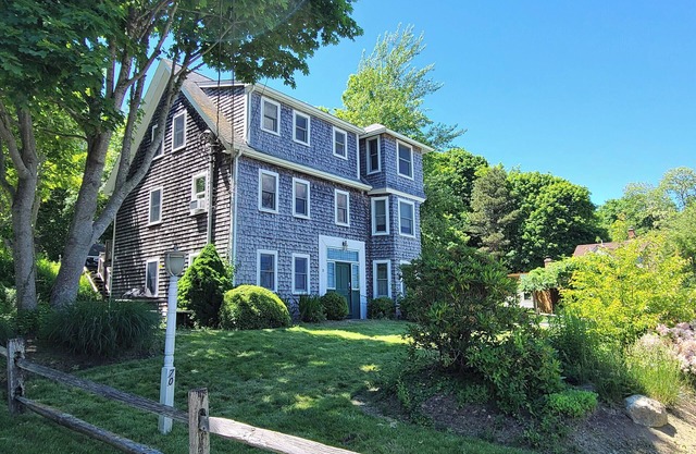 In-Town 2BD Condo-A/C, Walk to Wellfleet Center, Town Pier & Mayo Beach