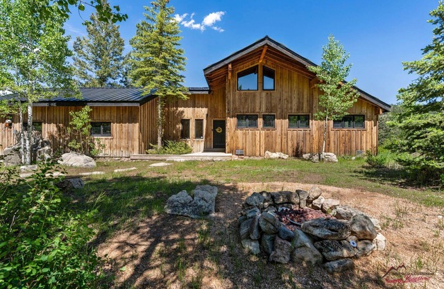 Incredible Deck/Views, Pet Friendly, Family Retreat!