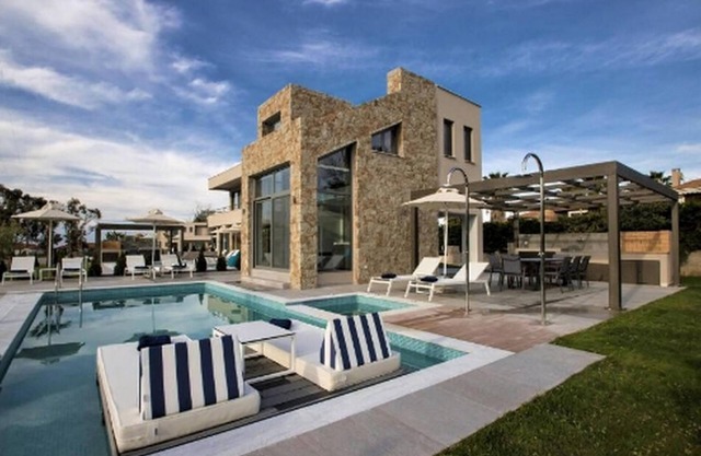 Incredible Halkidiki Villa | Villa Fredegar | 4 Bedrooms | Spacious Furnished.