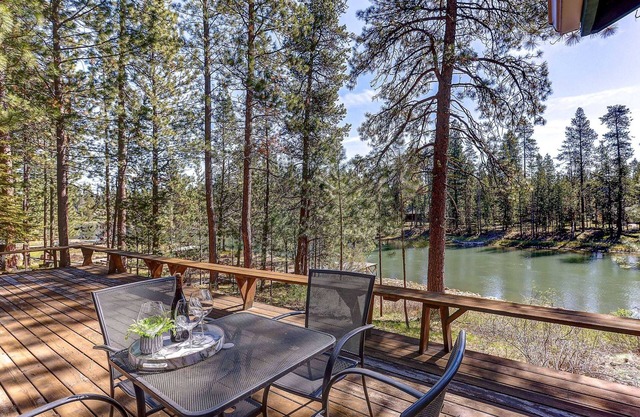 Incredible Riverside Home, River Views and Access, Huge Deck, Bikes, Close to Golf, Courts, and Pool