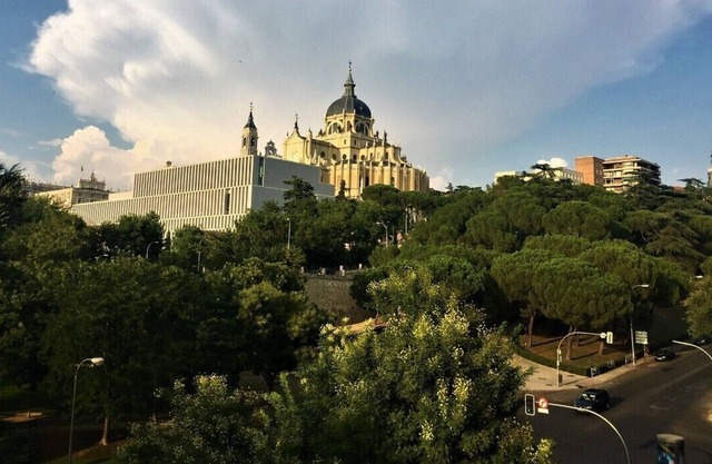 Incredible views. Parking option