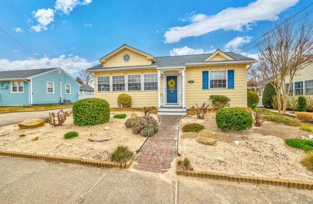 Incredibly Charming Home One Short Block from Bay Beach & Spectacular Sunsets.