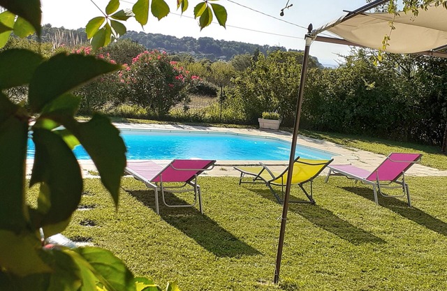 Independent cottage in private air-fenced yard-pool Provence