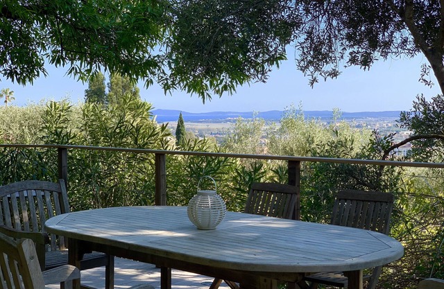 Independent on the ground floor apartment close to the center of Hyères