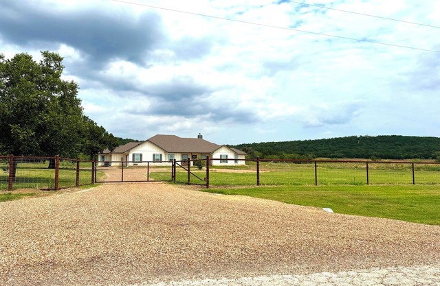 Indian Mountain Retreat! 4-bedroom ranch retreat. Events/couples get away!