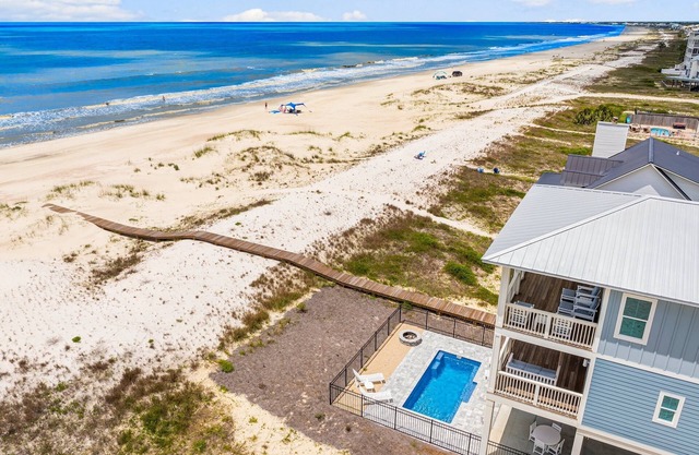 Indian Pass Beach House - Beachfront, Private Pool, Pet Friendly, Sleeps 12
