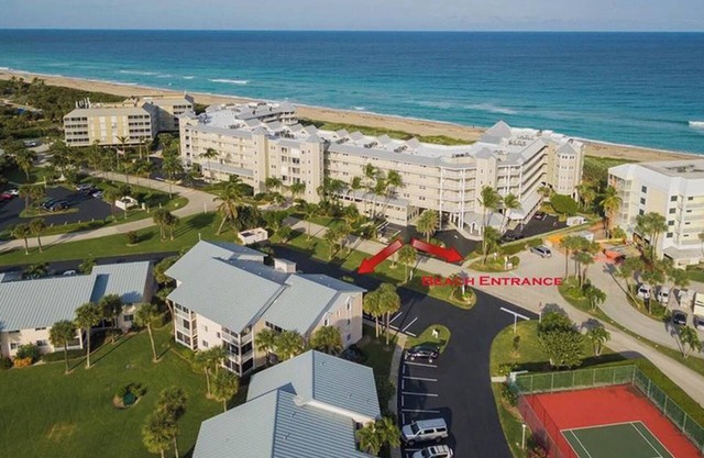 Indian River Plantation beautiful condo on Hutchinson Island steps to the beach