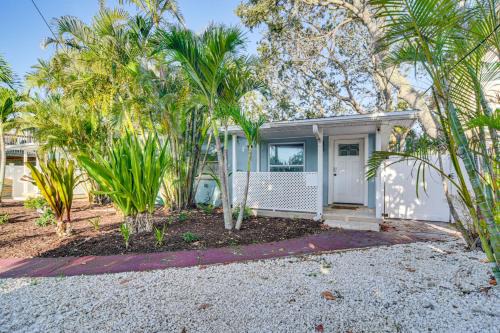 Indian Rocks Beach Retreat, Walk to Gulf and Beaches