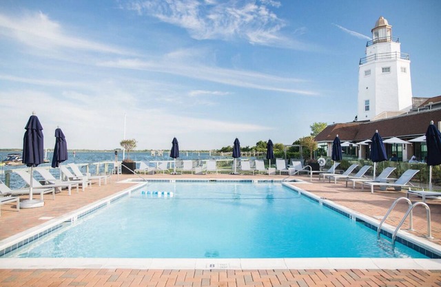 Indoor/Outdoor Seating, Courtyard View 2 Doubles! Montauk Yacht Club | 3 Units