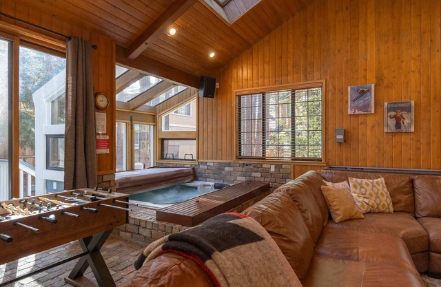 Indoor Spa! Steps to Snow Summit. Fireplaces. BBQ