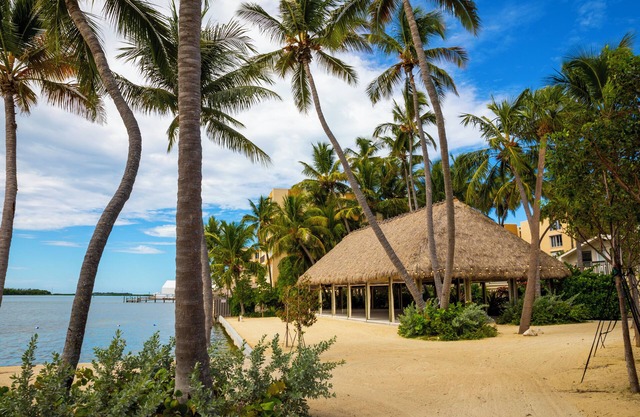 Indulge in Home Like Comfort! Oceanfront, Free Parking, Pet-friendly Property