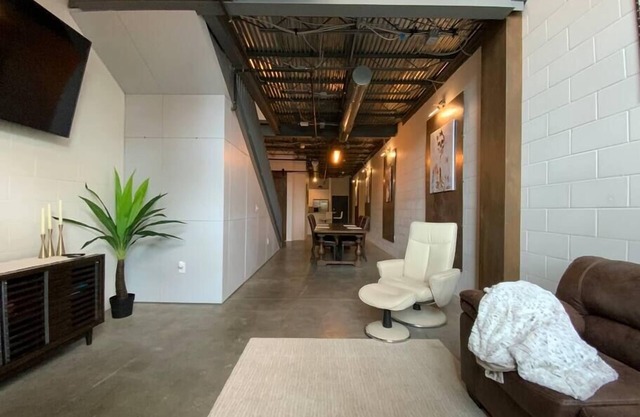 Industrial Townhome in Heart of Ybor and Downtown