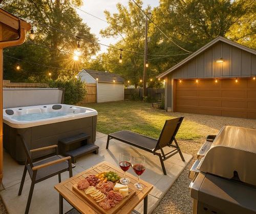 Indy Events Hub, EV Chrger, Hot Tub, Near Lucas Oil
