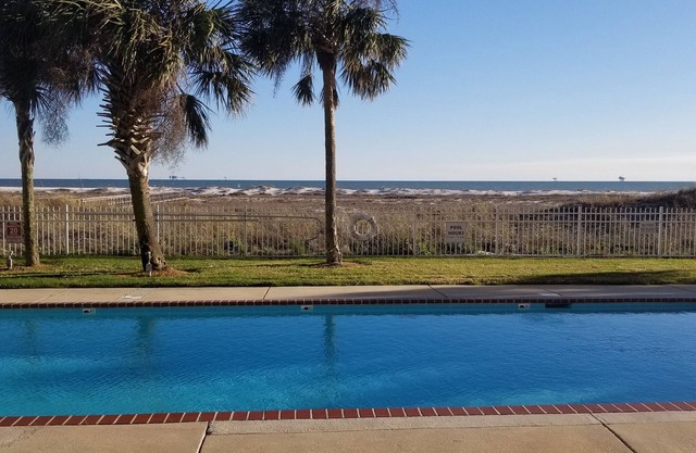 Inn at Dauphin Island 110-Walk-in Shower! Walk out to Pools and Beach!