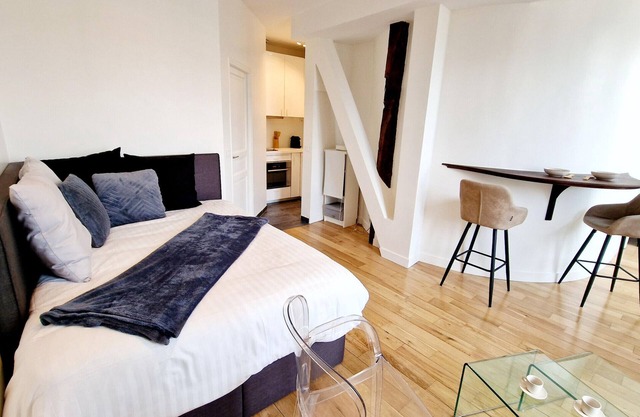 Innocenti, brand new studio, heart of Paris