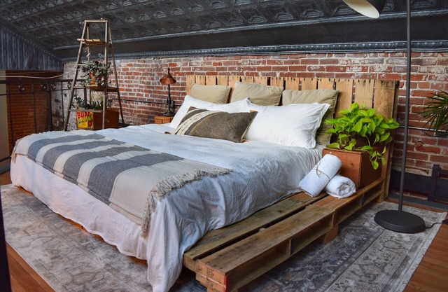 Insane Loft w/Movie Theatre + Jacuzzi + Free Parking