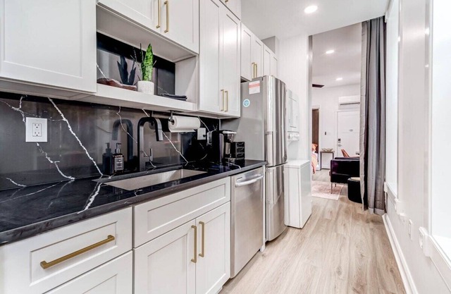 Insta-worthy Studio w/Amenities, King St: .1 mi