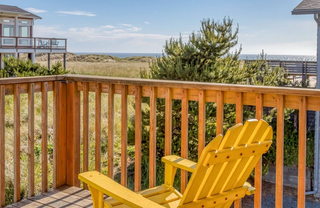 Instant Beach Access, Gorgeous Ocean Views from this 4 Bedroom in Manzanita!