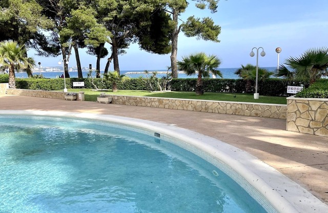 INTERNATIONAL APARTBEACH FRONT OF THE BEACH AND POOLS