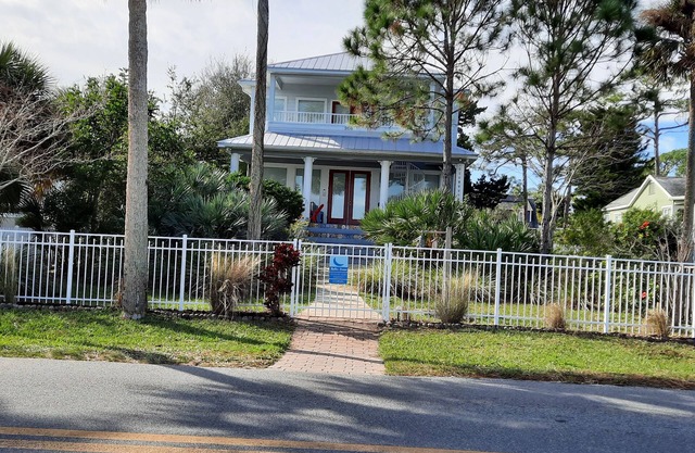 Intracoastal river home close beach! Swim, fish, boat, and watch the wildlife.