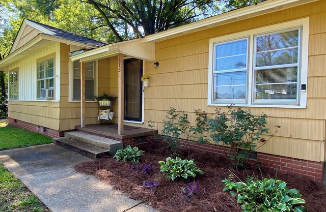 Introducing Sunflower House~2 miles from MSU~comfortable~cozy
