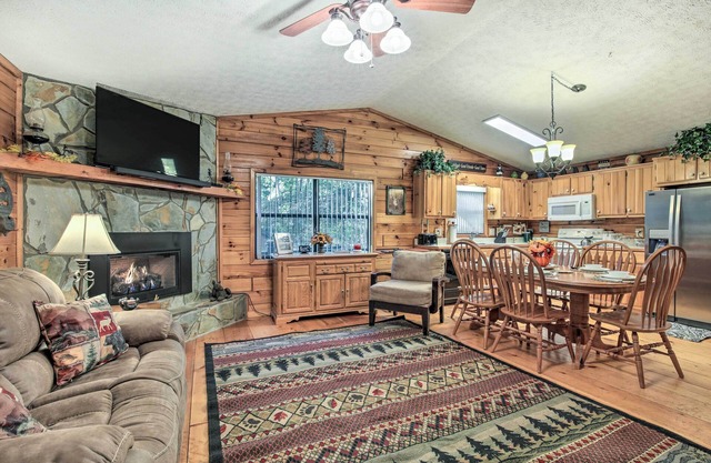 Inviting Blairsville Cabin Retreat w/Hot Tub