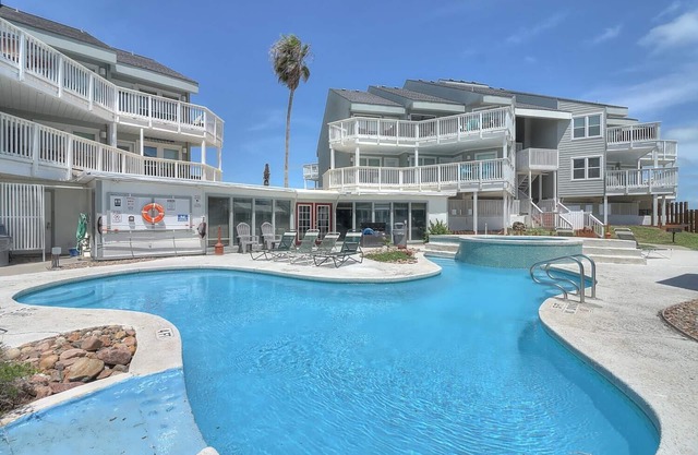 Inviting coastal condo waiting just for you!