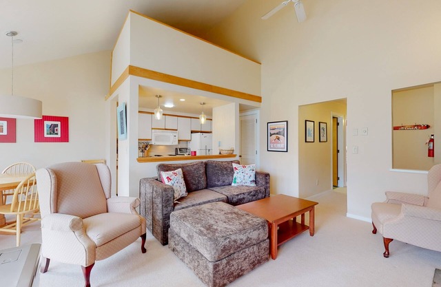 Inviting condo with skiing, mountain view, full kitchen, & balcony