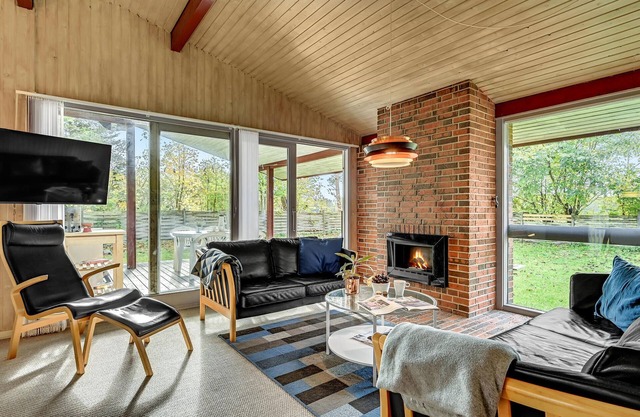 Inviting, family-friendly vacation home with sauna and fjord view.